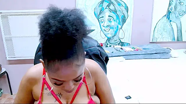 TyraHotxxx webcam