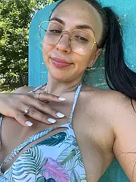 bunny_lush (Ask my age) - Fingers inside pussy ,hone no one see me