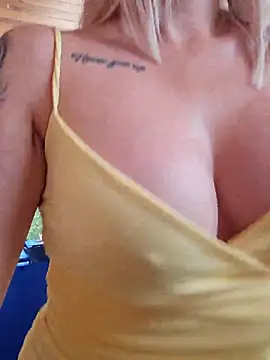 MILFBARBY webcam