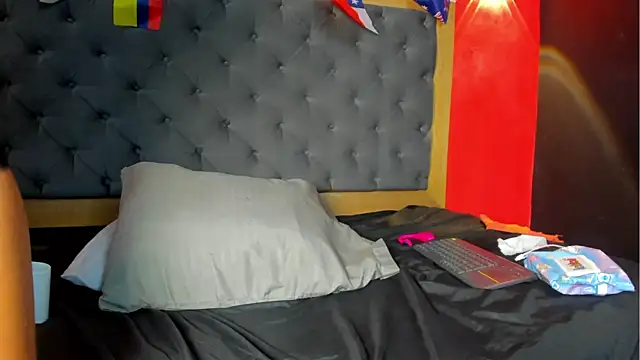 YayaHilton webcam
