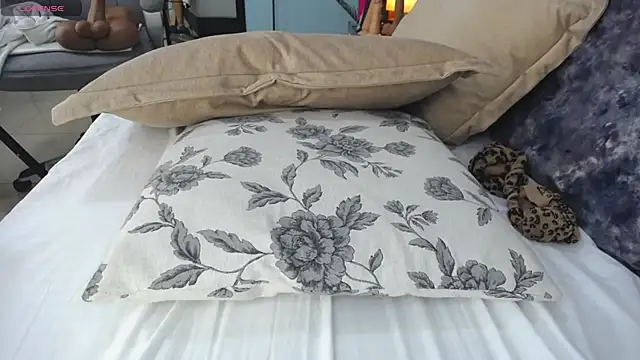 nana_levy webcam