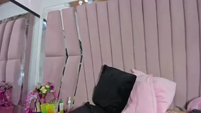 Sasha_Petitte webcam