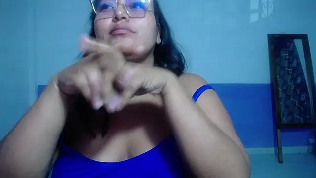 sirena_15 live cam on StripChat