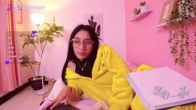 Lucyanajoi webcam
