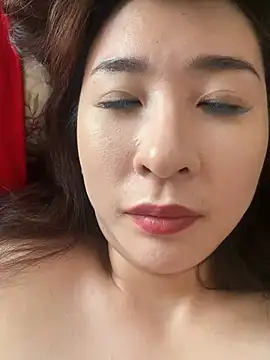 jingjingxiang-520 (F milf) - 进来，扒光这个骚货。姨妈期结束，迫不及待了15：30开票