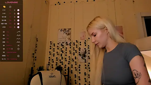 AnyaTaylor_ webcam