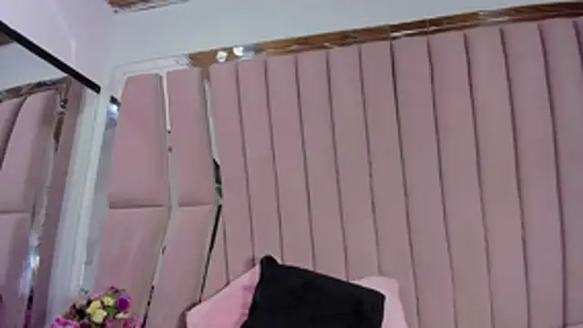 Sasha_Petitte webcam
