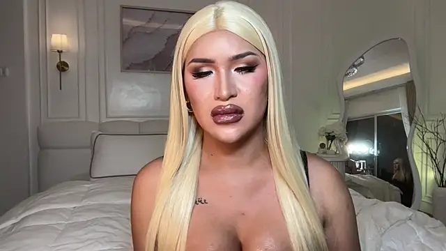 Your_Majesty_Tyra webcam