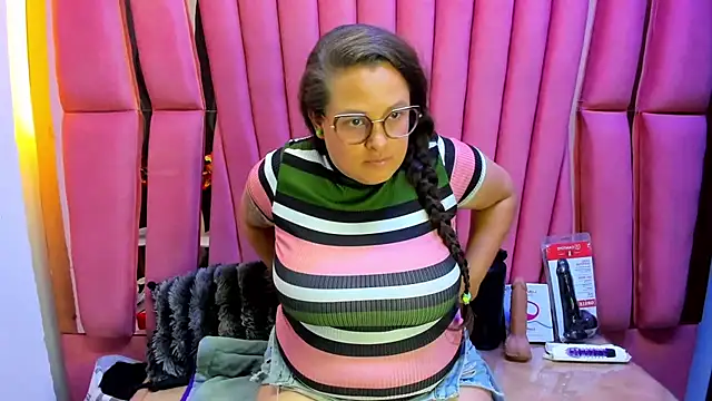 sarah_boobs_ - Sarah_Boobs_'s free webcam - UK Sex Cams