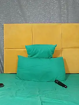 HugeTitisxx webcam