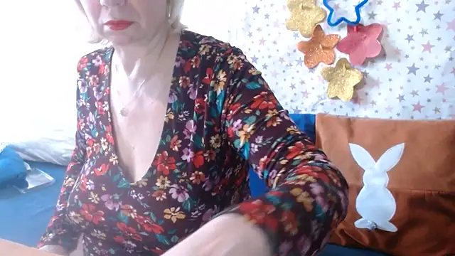 QueenLana webcam