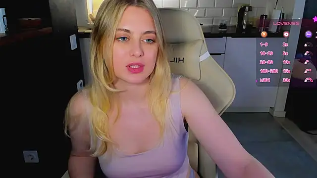 blonde_kellyy webcam
