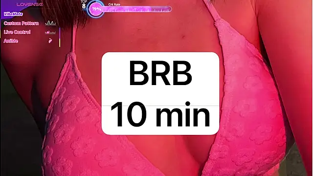 Karolinacreamm live cam on StripChat