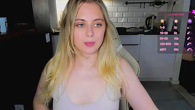 blonde_kellyy webcam