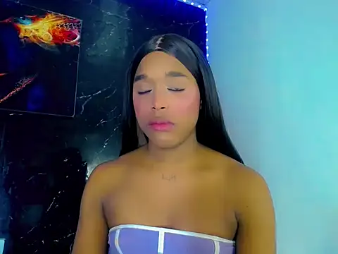 Modèle: SaramyBigcock