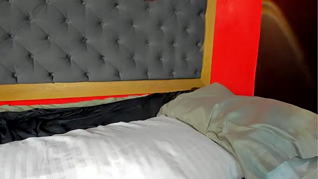 YayaHilton webcam