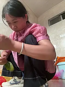 daaqnn (F milf) - 隔外衣抖胸