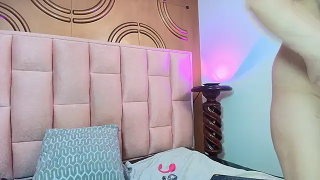 valeriaa19 - Valeriaa19's free webcam - UK Sex Cams