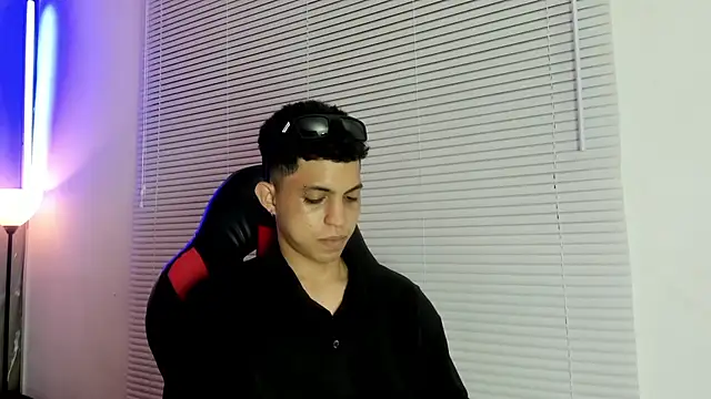 cameron_lux77 live cam on StripChat