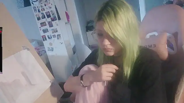 Green_angel live cam on StripChat