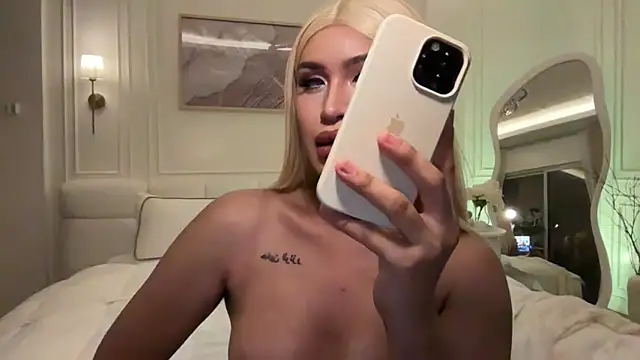 Your_Majesty_Tyra webcam