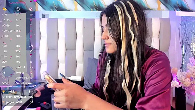 IsaDiiaz live cam on StripChat