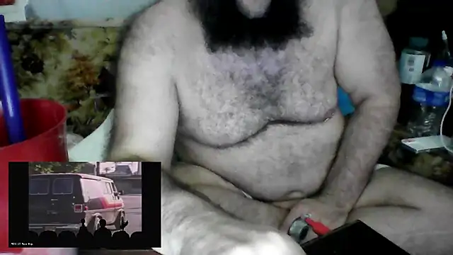 BriTheTopBear live cam on StripChat