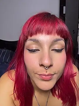 Amelie-RedHoney webcam