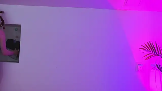 L1ittle_kitty_ live cam on StripChat