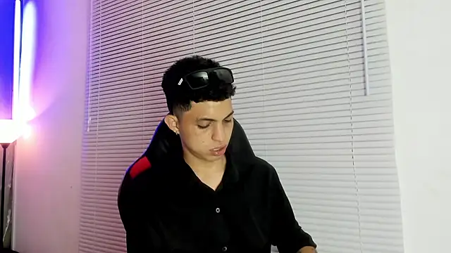 cameron_lux77 webcam