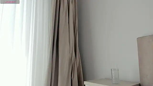 VickyStonee live cam on StripChat