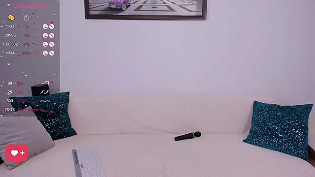 CrazyBeach live cam on StripChat