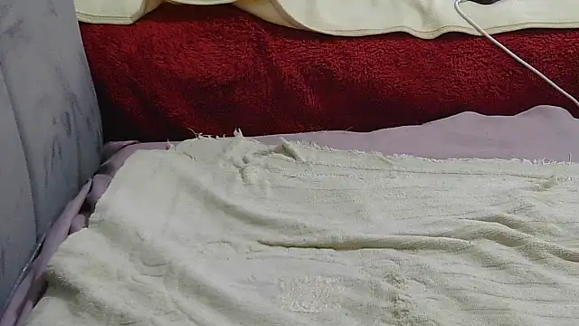 sluttylaura21 webcam