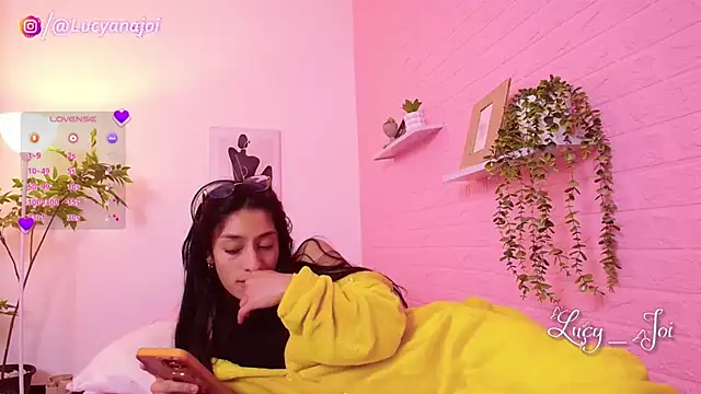 Lucyanajoi webcam