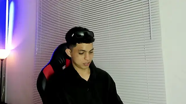 cameron_lux77 webcam