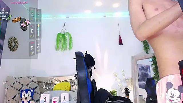huge_armound live cam on StripChat