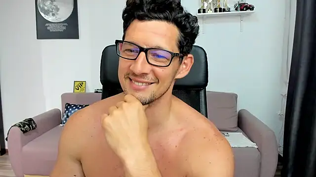 BrutusK08 live cam on StripChat