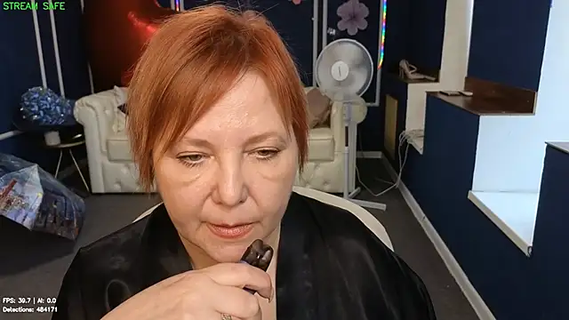 Kira_Kenett live cam on StripChat