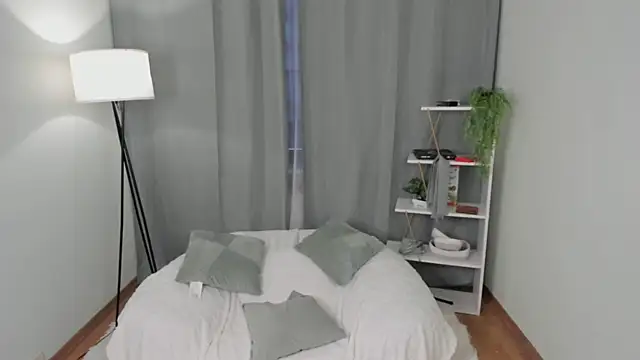 LisaGinder webcam