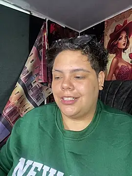 Hailey_Curvy webcam