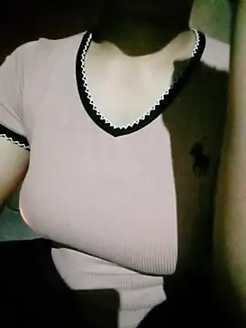 Sara_pusyy live cam on StripChat