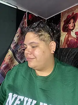 Hailey_Curvy webcam