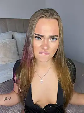 MonicaWestt webcam