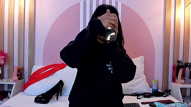 Valkiriia_wiine webcam