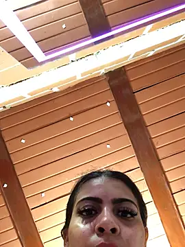 Rachellcooperrr live cam on StripChat