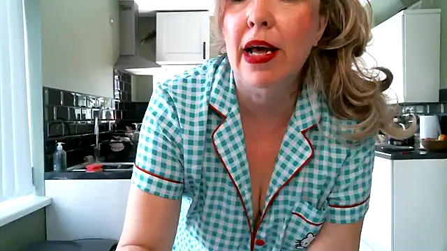 MissHoneyPenny live cam on StripChat