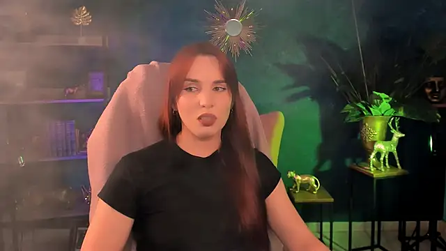 LolaFyre webcam