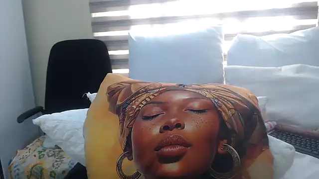 Foxybrownxx1 live cam on StripChat