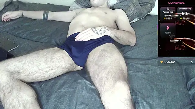TvoY_bOy1 live cam on StripChat