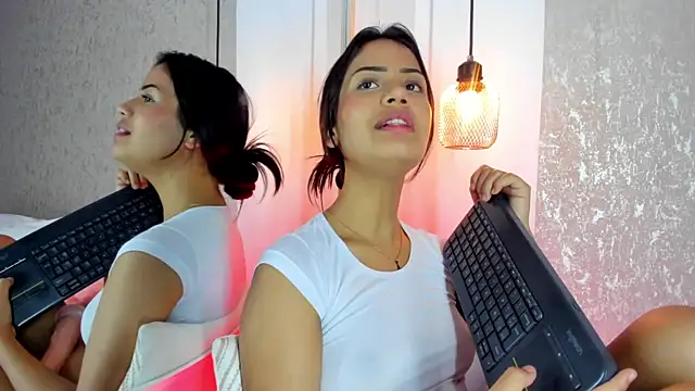Gaby_Moonn live cam on StripChat